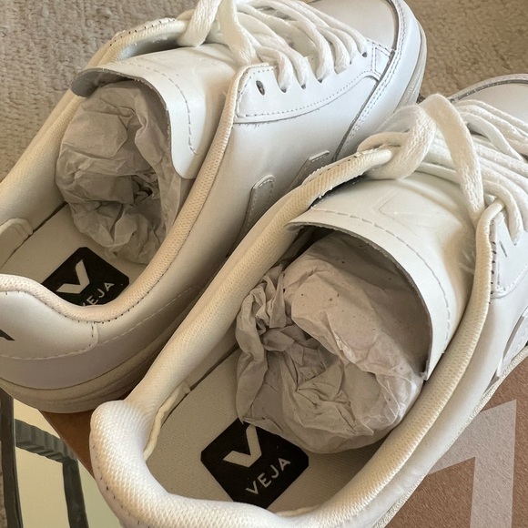 Veja White Leather Sneakers - Picture 10 of 11